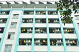 女生凌晨"透气" 意外坠楼