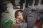 好医生当街跪地救病童