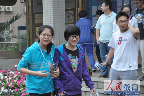编辑旁白：心是放下了，笑还在，哈哈。（摄影 熊旭）
