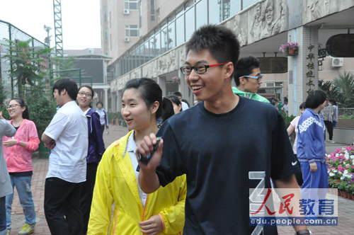 编辑旁白：老师，你信吗，我能考600分。（摄影 熊旭）