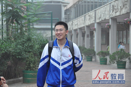 编辑旁白：就想赶快飞奔回家和家人团聚！（摄影 熊旭）