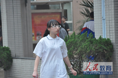 编辑旁白：老爸、老妈，我要飞奔到你们身边！（摄影 熊旭）