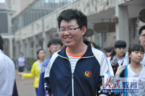 编辑旁白：你们猜我在想啥想得这么美，哈哈！（摄影 熊旭）