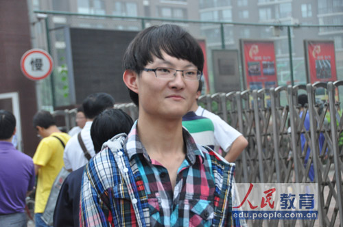 编辑旁白：我这叫自信的笑容！（摄影 熊旭）