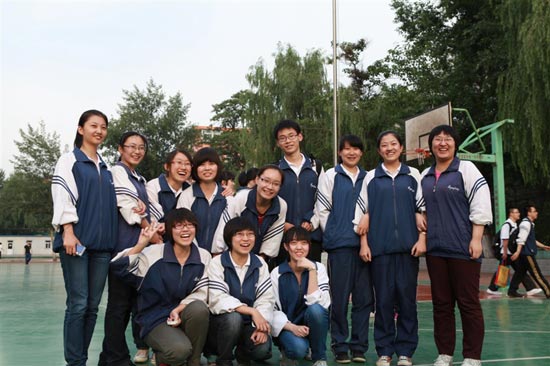 高中时跟同学合影，一群追逐梦想的少男少女
