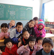     ���ķ2003�꿼�뱱��������ѧ��2007���ҵ���ػ����룬�����˱���ƫԶɽ�������С�����С���ء�֮�Ƶ�����֧�̣���ӦƸ��Ϊ����������Сѧ��һ����ʦ���Ǵ�ɽ����������е�֪�ġ����㡱��