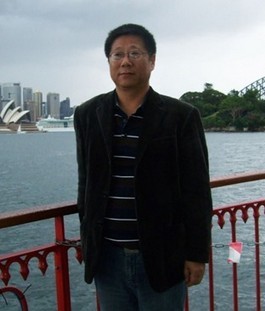 安徽建筑大学副教授王宴平我最难忘的一位老师是一个英语课本里描述的老师。虽然他并不存在于我的生活当中，但对我日后从事老师教学有着非常大的帮助...