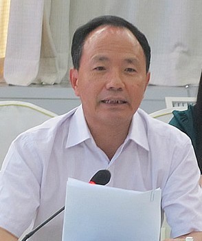 国家行政学院副院长周文彰要说我最难忘的老师，他是我的初中老师，他的名字叫汪质。他曾是中国人民解放军的一个排长，也曾是我的音乐教师。