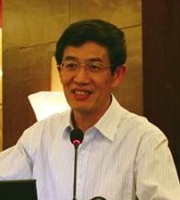 中科院院士陈晓亚最难忘洪孟民院士，他志洁心明良师风范似高山，学富业精先生硕果香原野。