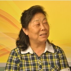 中关村中学校长邢晓平罗老师当时教我们语文基础知识，她对我们要求特别严格，尤其是在书写方面。每天要我们写黑板字，当时觉得特别累。但是现在回想真的很感谢老师，因为作为一个语文老师，字写的好看也是相当重要的。