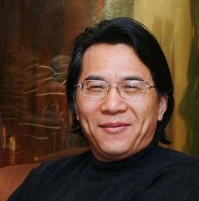 中国作协副主席何建明 我印象最深刻的一位老师，已经记不清他名字了，但其一直在我的心中，当年我上小学的时候，他一人要上三个年级，我也是在其引领下，或者说是鼓励下，才走上了今天这条文学之路。