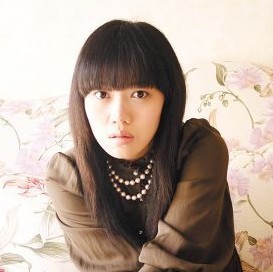 80后女作家张悦然印象最深刻是小学语文老师，她是我文学上的启蒙老师，当年老师在上课的时候给讲过很多故事，后来才发现这些故事都是欧·亨利的小说，能在小学阶段就踏入了文学之门，要特别感谢这位语文老师。