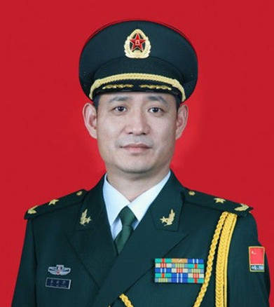 "神六"航天员聂海胜我一生最难忘的老师是一位苦口婆心地把我从庄稼地劝回课堂的中学校长——杜本武老师，杜老师已因病去逝，值此教师节之际，我眼含热泪，无比怀念感恩。