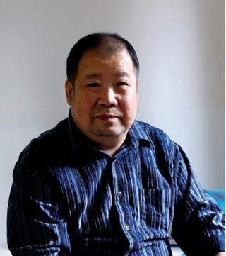 南阳作家群代表人物二月河我没上过大学，在当时也毫无知名度，冯其庸先生能如此帮助一个晚辈，体现的正是为师的高尚情怀。认识他是我人生的一个重要的转折点。