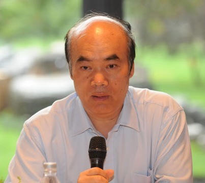 中国人民大学经济学教授李义平我最难忘的老师，是我在西南财大的博士生导师刘诗白老师。刘老师治学严谨，对学生很好，很慈善，他已经八十多岁的，思想不僵化，和各个方面的人的关系都好...