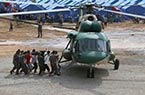 万名官兵救援云南地震