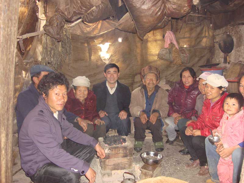 左相平於2012年12月去回訪大山鎮高山村一貧困學生家。