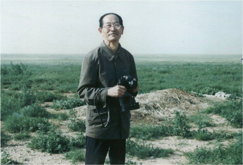 1931年出生的劉鐘齡是內蒙古大學教授,他一手創辦了全國第一個生態學專業,是我國著名的生態學家。劉老師在草原生態研究領域中學術成就卓著。多年來,劉鐘齡先生一直講授植物地理學等課程。83歲高齡的他現仍致力於草地生態和北方半干旱區植被生態學的研究。