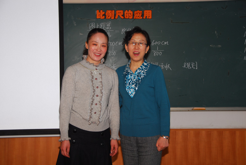 劉文波主持或參與過中國教育學會“十一五”科研規劃重點課題“名師教學思想與教法研究”、 全國教育科學“十一五”規劃重點課題《讀懂中小學生數學學習過程的方法研究》、教育部“教學點數字教育資源全覆蓋”項目、 “北京市義務教育階段農村地區學習困難學生干預對策研究及推廣”項目、等10個課題。圖為劉老師和她的恩師。