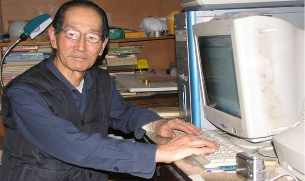 劉鐘齡老師
1931年出生,內蒙古大學教授,是我國著名的生態學家,一手創辦了全國第一個生態學專業。在草原生態研究領域學術成就卓著,曾任中國沙漠學會副理事長。
多年來,劉先生一直講授植物地理學、植物生態學、草地學基礎、干旱區植被生態學、普通生物學等課程,為中國科學院研究生院和蘭州大學講述草原生態學課程,多次指導野外生態學實習,指導研究生18名。先后承擔國家級科研項目20多項。
83歲高齡的劉教授目前仍致力於草地生態和北方半干旱區植被生態學的研究,在國內外學術界頗具影響。