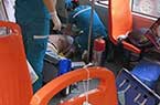 老人公交争座猝死惹争议
