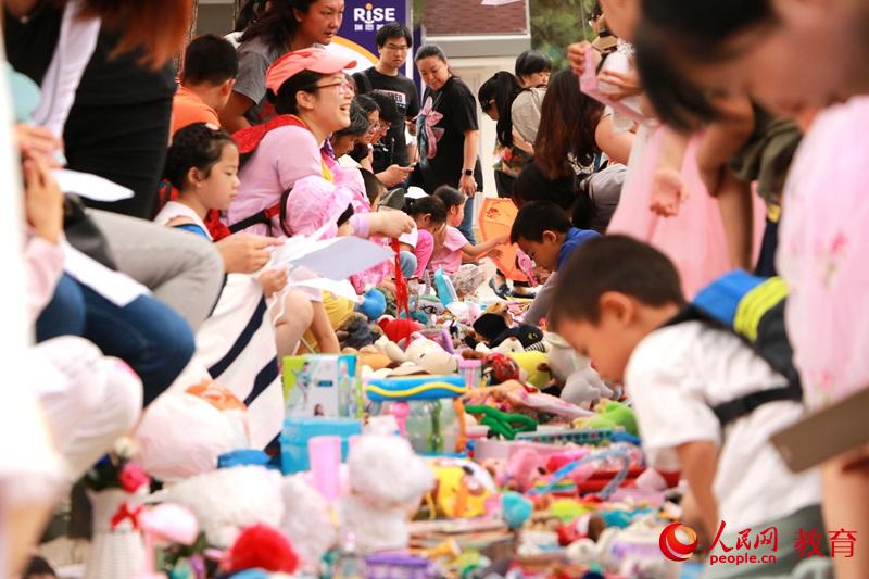 中國兒童中心園內開展“喜迎六一 祝福祖國 爭做新時代好兒童”主題游園活動。盧靜/攝