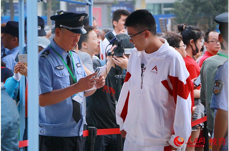 �й������ѧ������ѧ���㿼���볡 ¬��/��