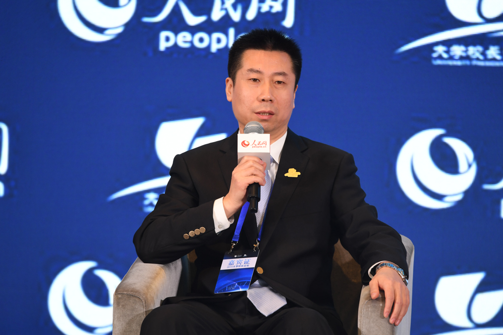 ä¸­å½æ°èªå¤§å­¦åå§ä¹¦è®°æ¹èå©ãäººæ°ç½è®°è ç¿å¥ç¾½ æ