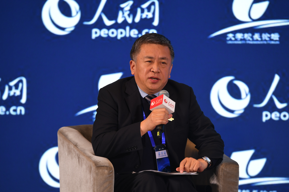 主持人太原理工大學黨委書記吳玉程。人民網記者 翁奇羽 攝