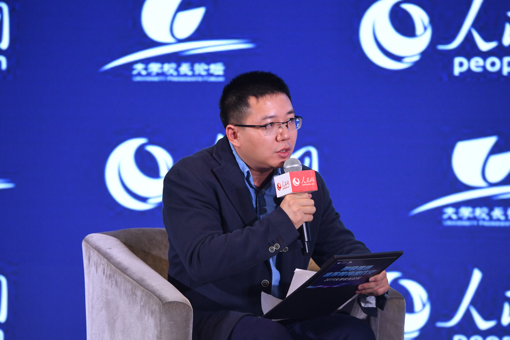 人民網教育頻道主持人熊旭。