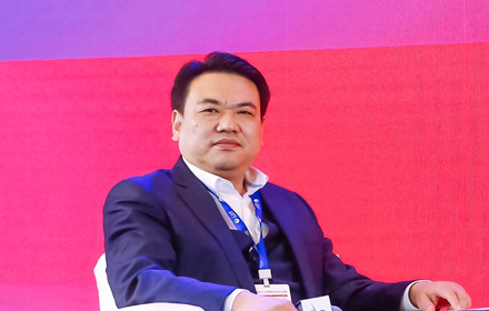 主持人: 樊 伟 西南政法大学党委书记