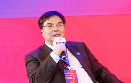 主持人: 赵忠秀 山东财经大学校长