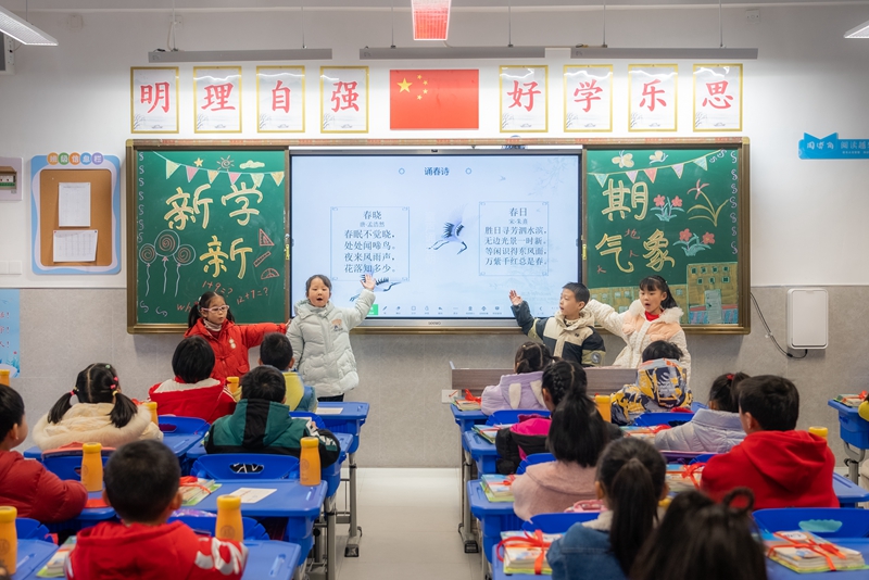 2月6日,武昌實驗小學臨空港分校(西校區)舉辦賞春詩活動。