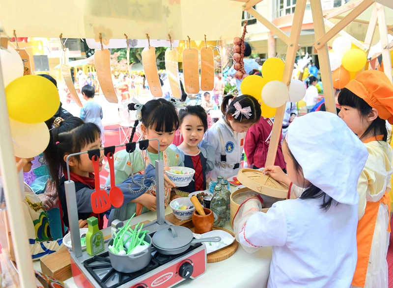 西北工業大學附屬幼兒園舉行“樂享游戲，綻放童年”主題慶祝活動。園方供圖