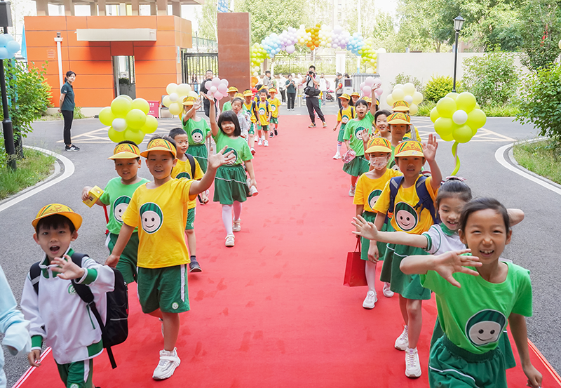 �����д�΢Сѧ���˷�У��չ����Ȥζ�˶����ߡ��ط�֪�� ��ȫ��ͯ���С��������������������ί��ͼ