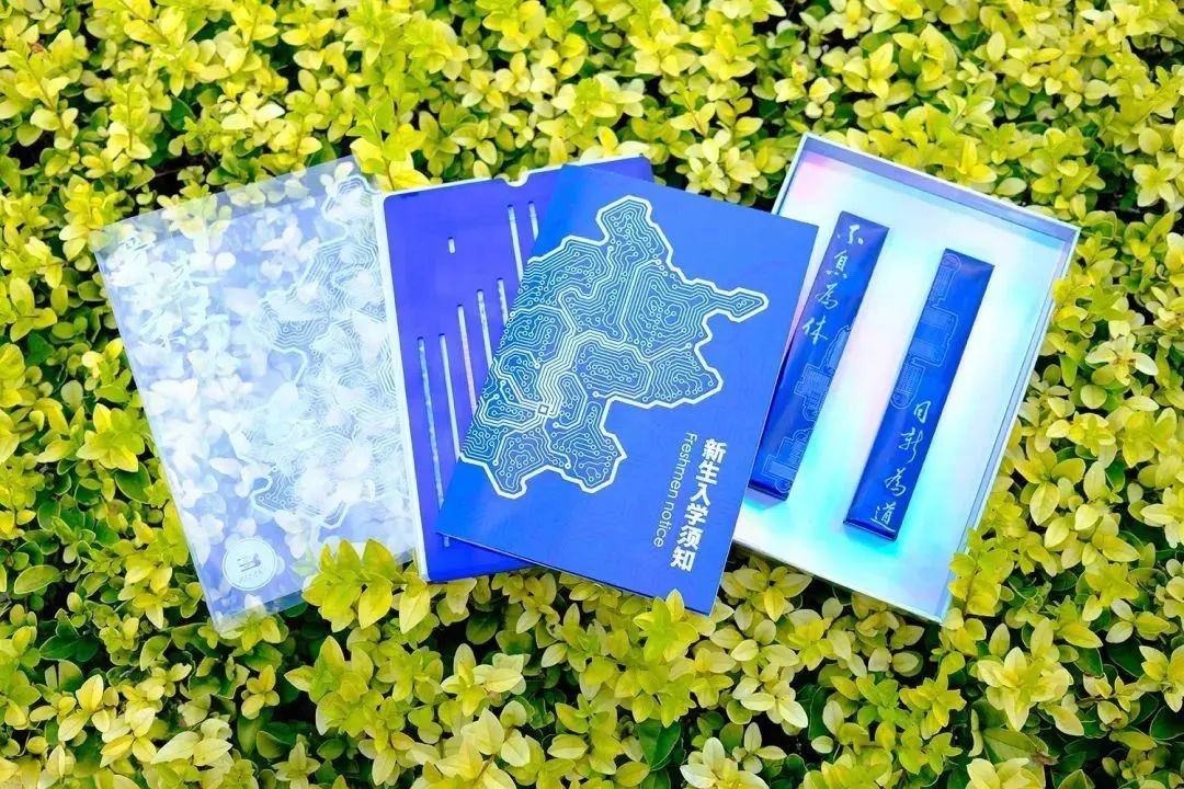 ������ҵ��ѧ�°�¼ȡ֪ͨ�顣У����ͼ