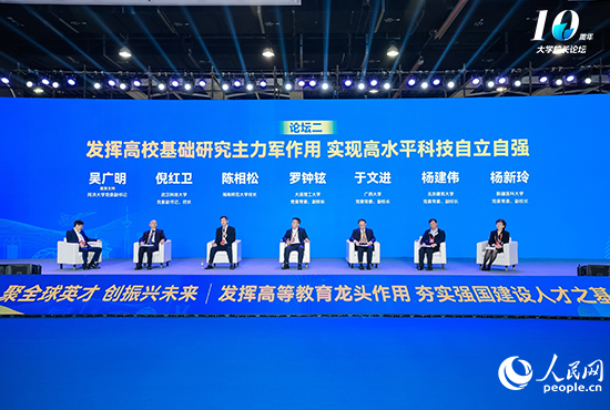 �۽������Ӹ�У�����о����������� ʵ�ָ�ˮƽ�Ƽ�������ǿ��