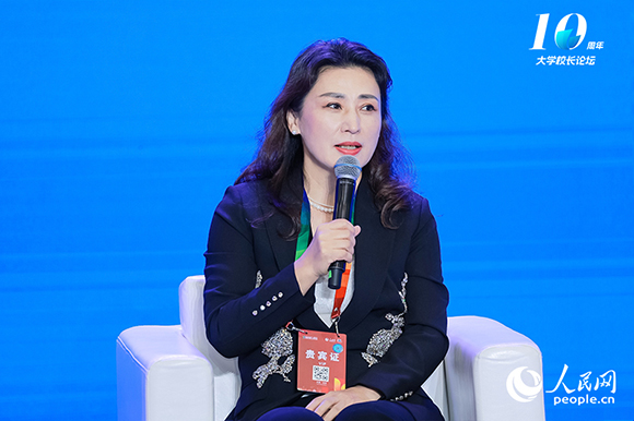 南方科技大學黨委書記姜虹出席圓桌論壇並發言。