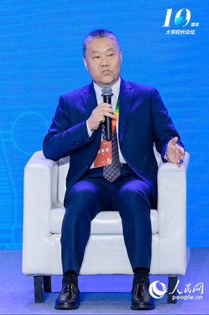 浙江大學黨委副書記朱世強出席圓桌論壇並發言。