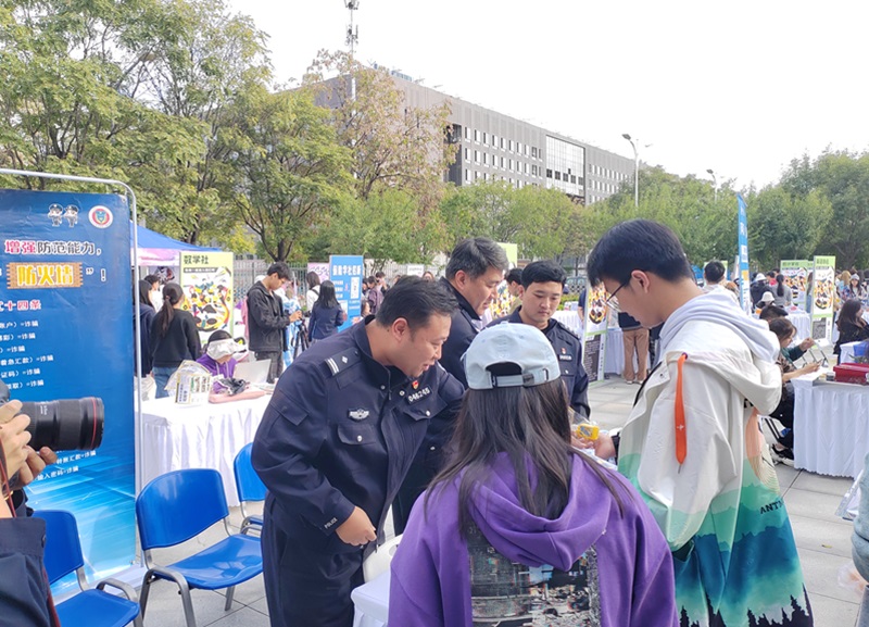 北京工商大學開展安全教育宣傳實踐月活動現場。校方供圖
