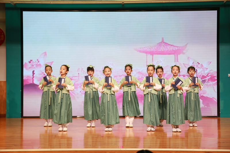 首師大附屬定慧裡小學“詩韻潤童心”主題活動。校方供圖