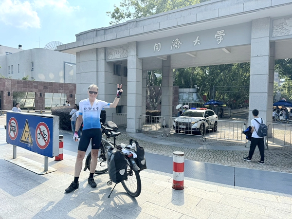 近日,同濟大學建筑與城市規劃學院Ole Bouman教授順利抵達上海。校方供圖