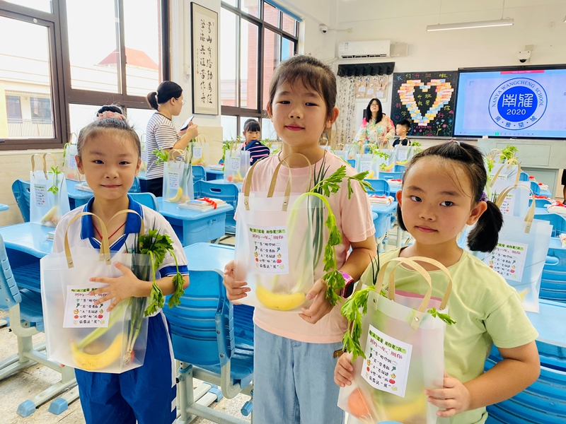 湖南省长沙市南雅望城学校迎来开学。校方供图