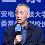     王泉    西安电子科技大学党委常委、副校长运用数字化的手段，学生可以随时随地学到整套顶尖的课程，不仅能降低学习成本，对于全民学习型社会的建设也非常有意义。
