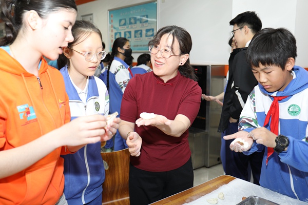“见字如面,中法同心”青少年文化交流活动启动。北京市教委供图
