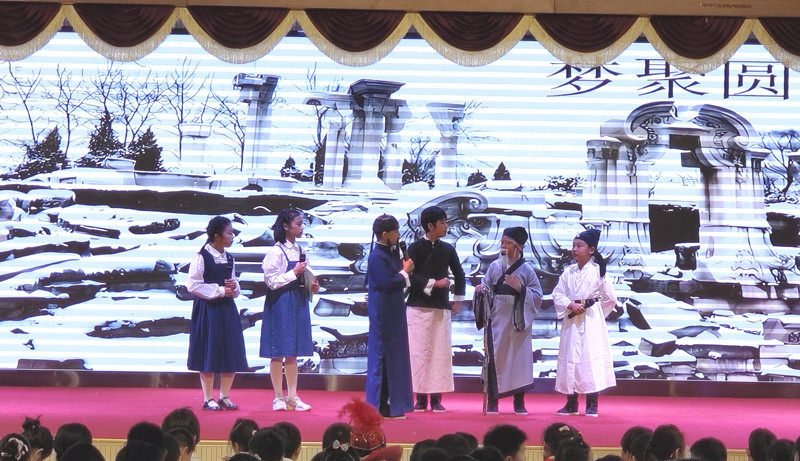 北京市第十八中學時光學校舉辦慶六一文藝展演。校方供圖