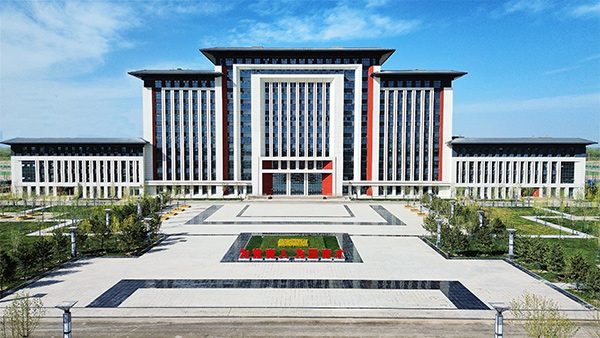 學校主樓。學校供圖