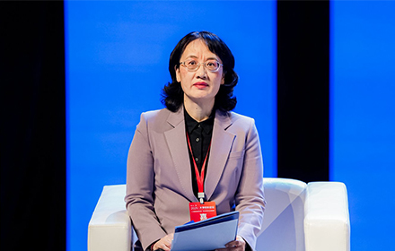 主持人：广西师范大学副校长 黄晓娟