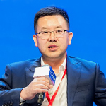     文永红    中国石油大学（北京）党委副书记以人工智能为代表的数字技术正深度重塑教育生态，高校思政工作既迎来“数智赋能”的重大机遇，也面临“范式重构”的现实挑战。