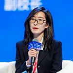     王杨    西南石油大学副校长面对AI技术对传统教育根基的颠覆，高校需从“知识传授者”转向价值重塑者，着力培养在AI时代更具“人性深度”的智慧主体。